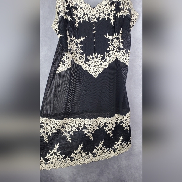 WACOAL Sheer Black & Nude Lace Babydoll Lingerie Slip Gown Romantic Size M - Picture 5 of 12